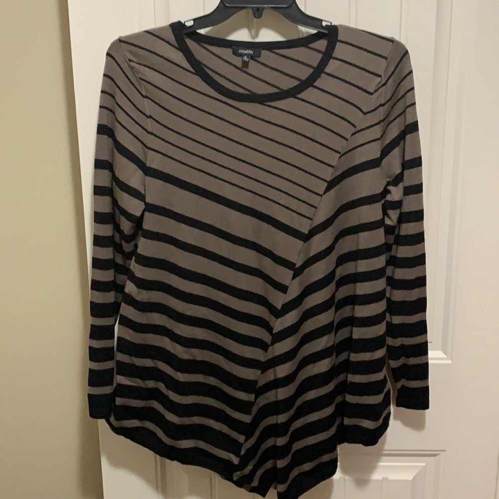 OLIVE AND BLACK SWEATER.